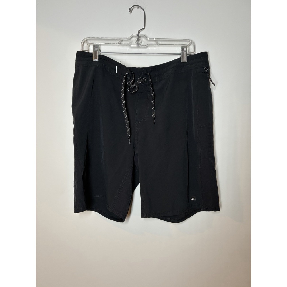 Quiksilver Black Waterman Collection Mens Size 34 Paddler Boardshort Resort Pool